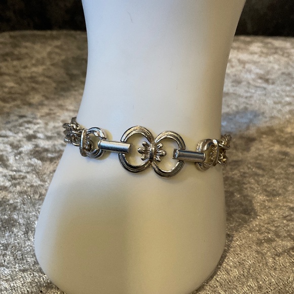 Vintage Silvertone Curb Link Bracelet - Picture 1 of 4